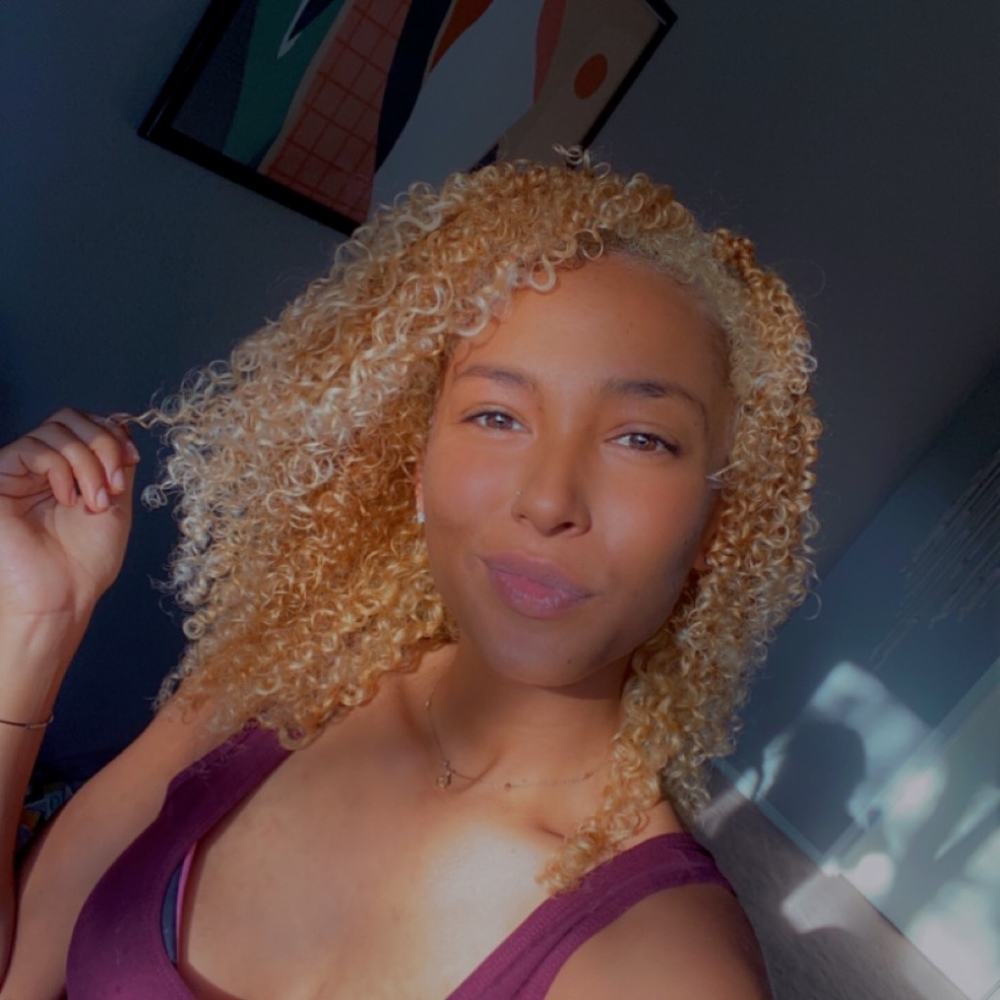 Meet your Posher, Alexis